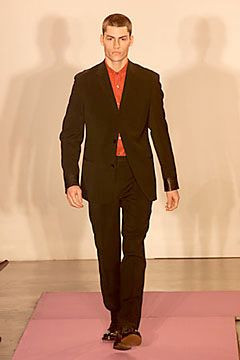 DKNY fashion show for Autumn/Winter 2000