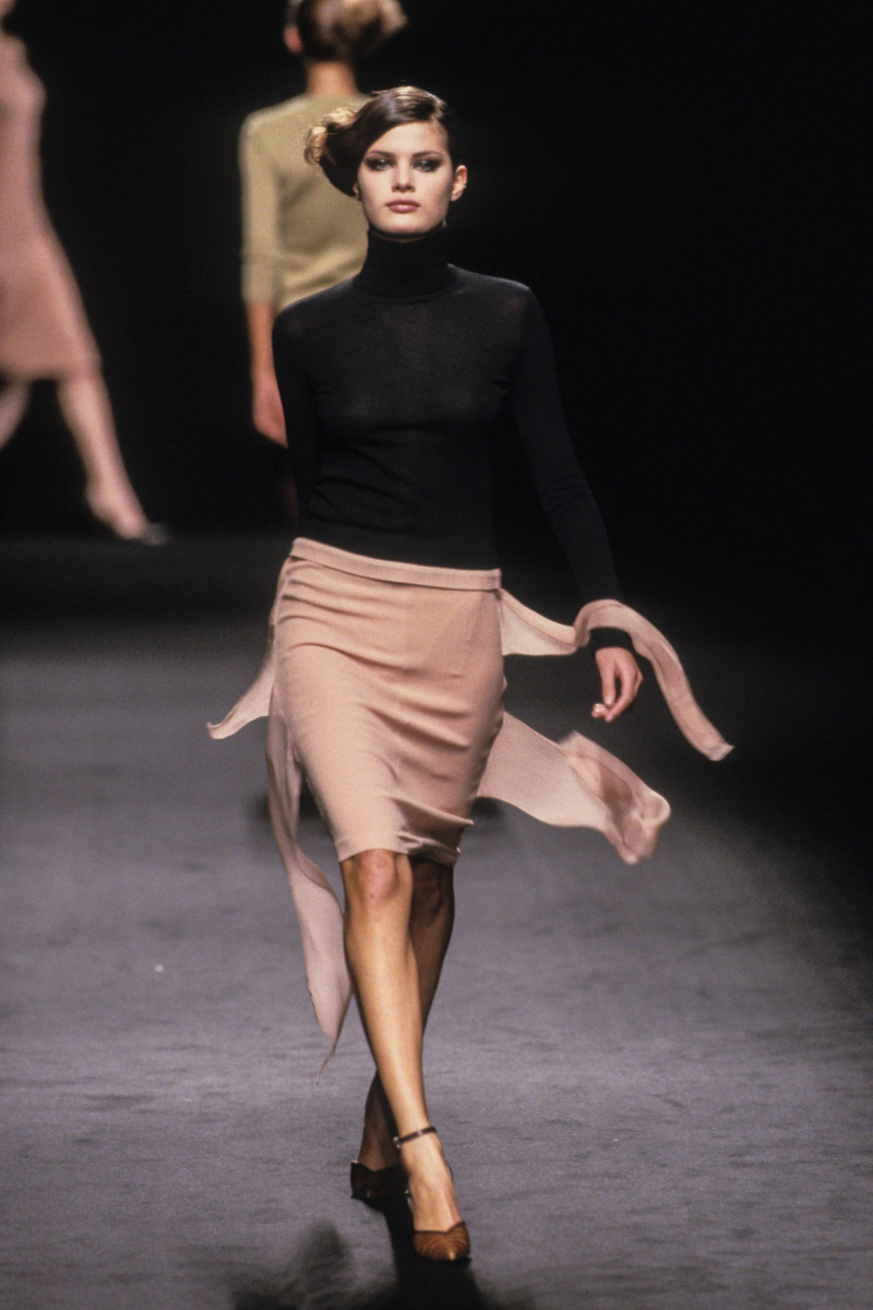 Isabeli Fontana featured in  the Alessandro Dell\'Acqua fashion show for Autumn/Winter 2000
