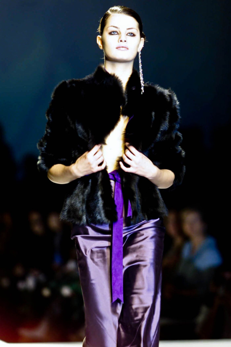 Isabeli Fontana featured in  the Blumarine fashion show for Autumn/Winter 2000