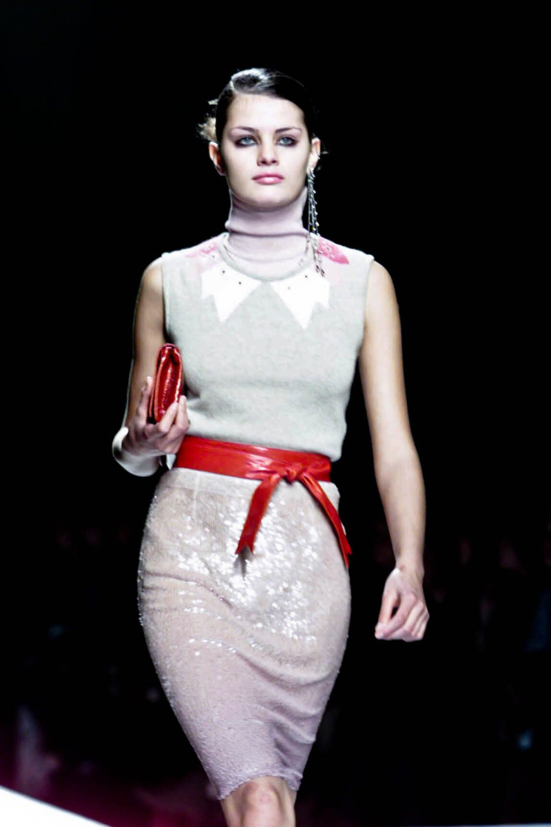 Isabeli Fontana featured in  the Blumarine fashion show for Autumn/Winter 2000