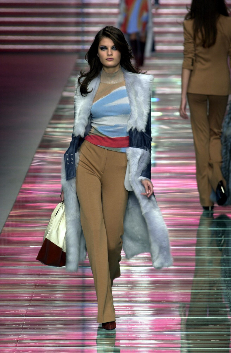 Isabeli Fontana featured in  the Versace fashion show for Autumn/Winter 2001