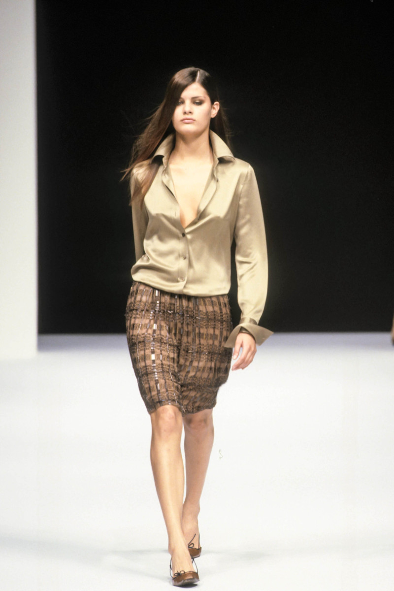 Isabeli Fontana featured in  the Max Mara fashion show for Spring/Summer 2000