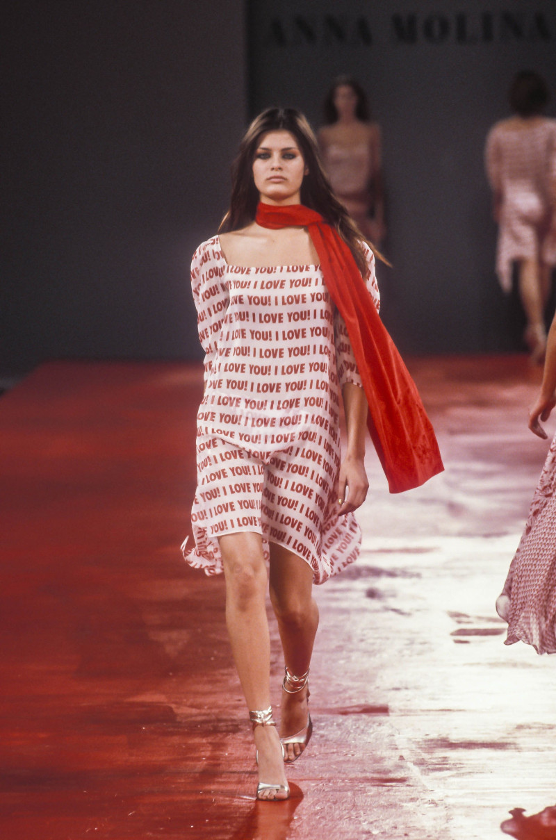 Isabeli Fontana featured in  the Anna Molinari fashion show for Spring/Summer 2000