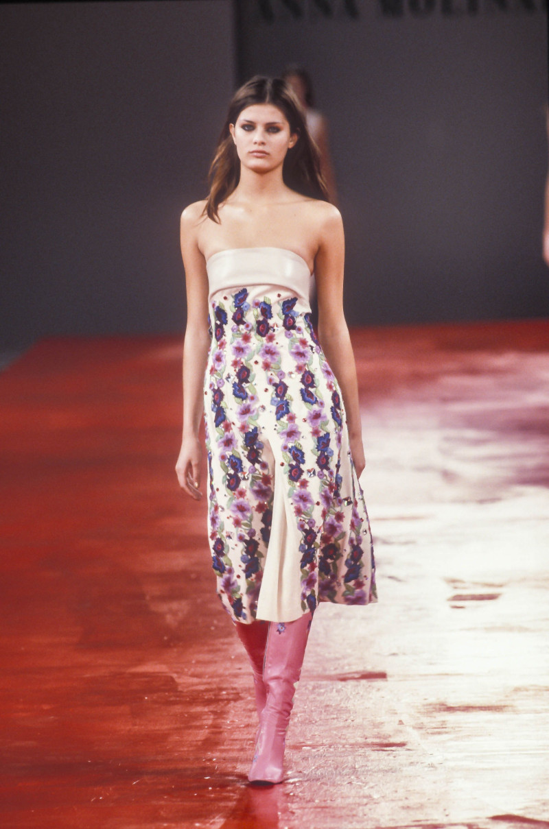 Isabeli Fontana featured in  the Anna Molinari fashion show for Spring/Summer 2000