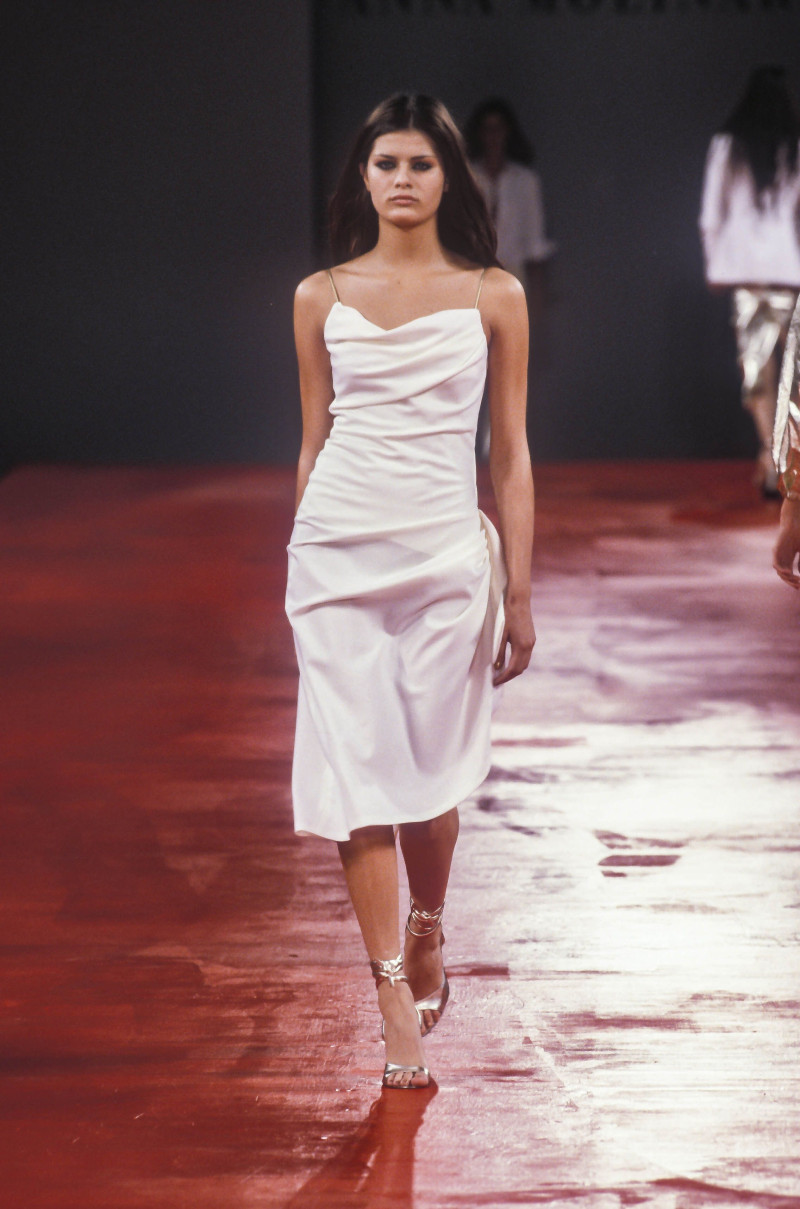 Isabeli Fontana featured in  the Anna Molinari fashion show for Spring/Summer 2000