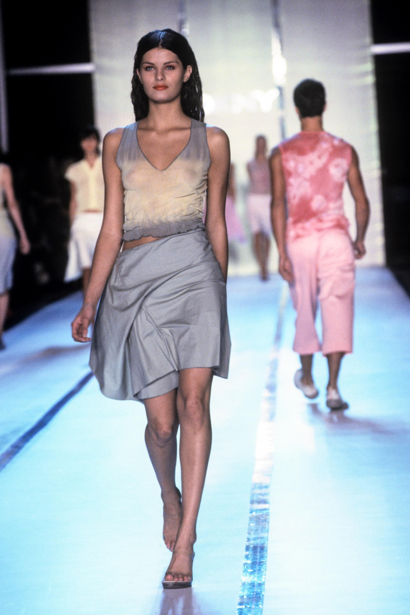 Isabeli Fontana featured in  the DKNY fashion show for Spring/Summer 2000