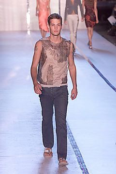 DKNY fashion show for Spring/Summer 2000