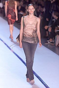 DKNY fashion show for Spring/Summer 2000