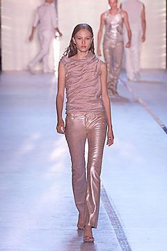 DKNY fashion show for Spring/Summer 2000
