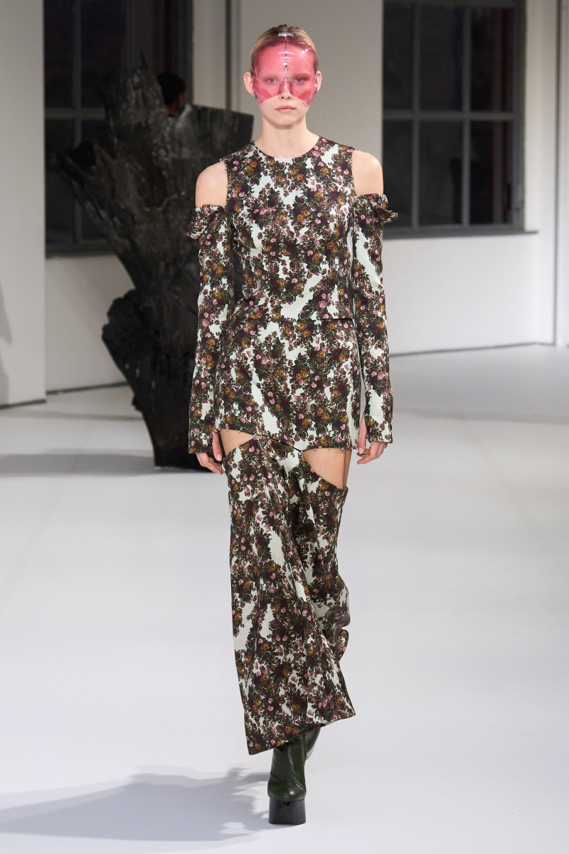 Tara Halliwell featured in  the Del Core fashion show for Autumn/Winter 2023