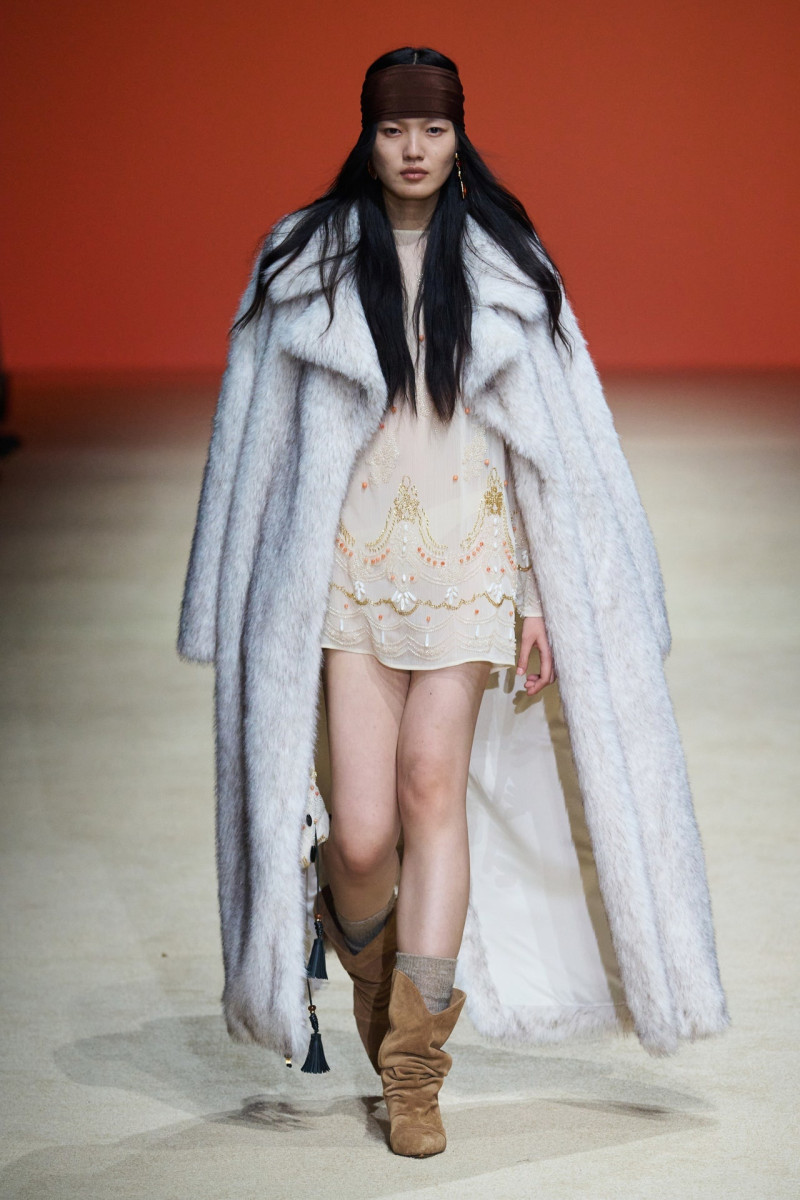 Xu Zhi fashion show for Autumn/Winter 2025