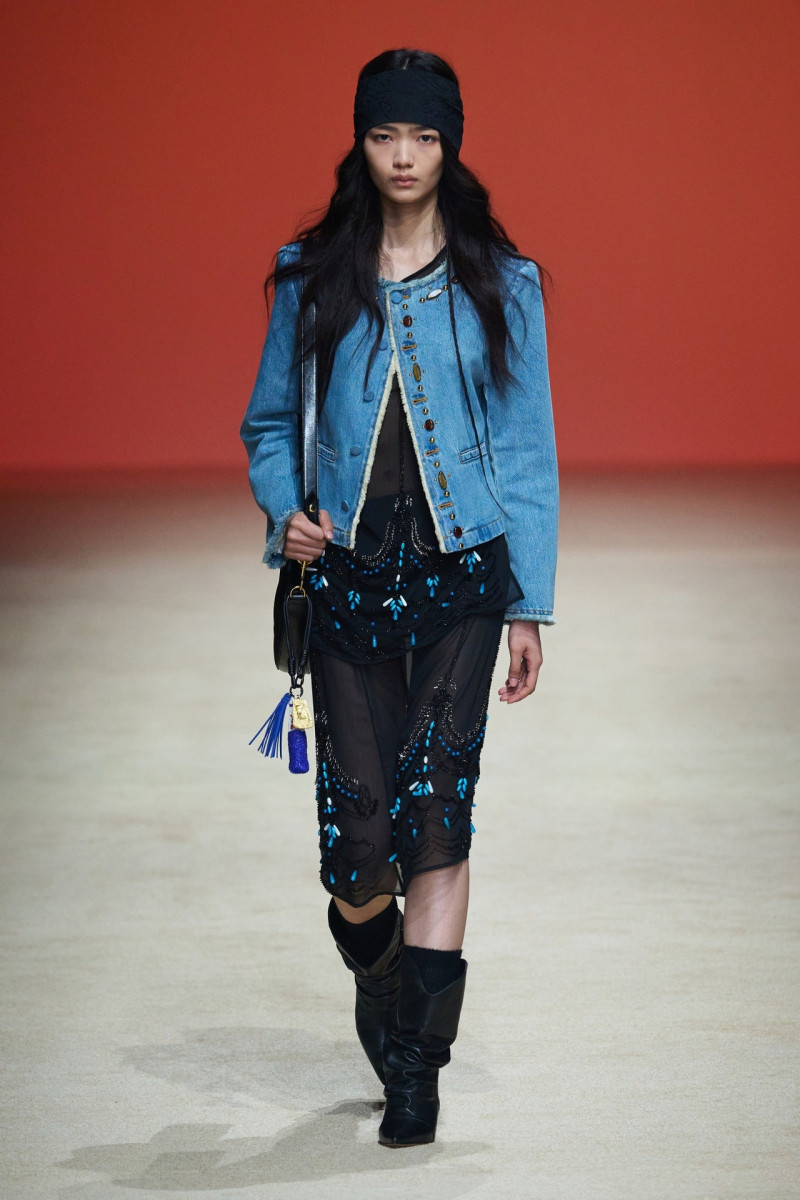 Xu Zhi fashion show for Autumn/Winter 2025
