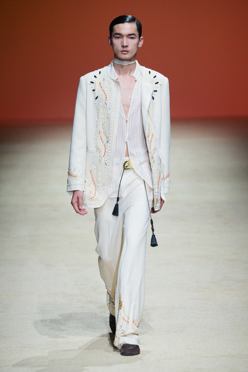 Xu Zhi fashion show for Autumn/Winter 2025