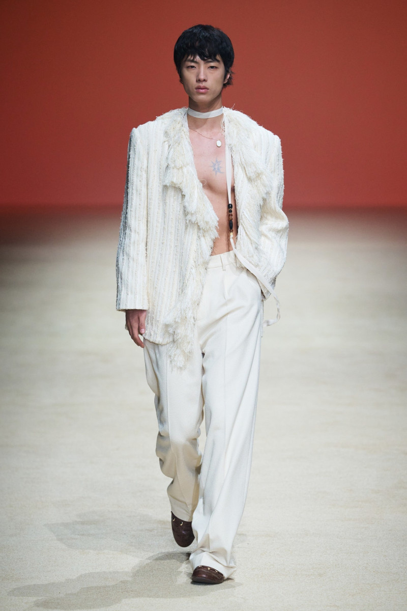 Xu Zhi fashion show for Autumn/Winter 2025