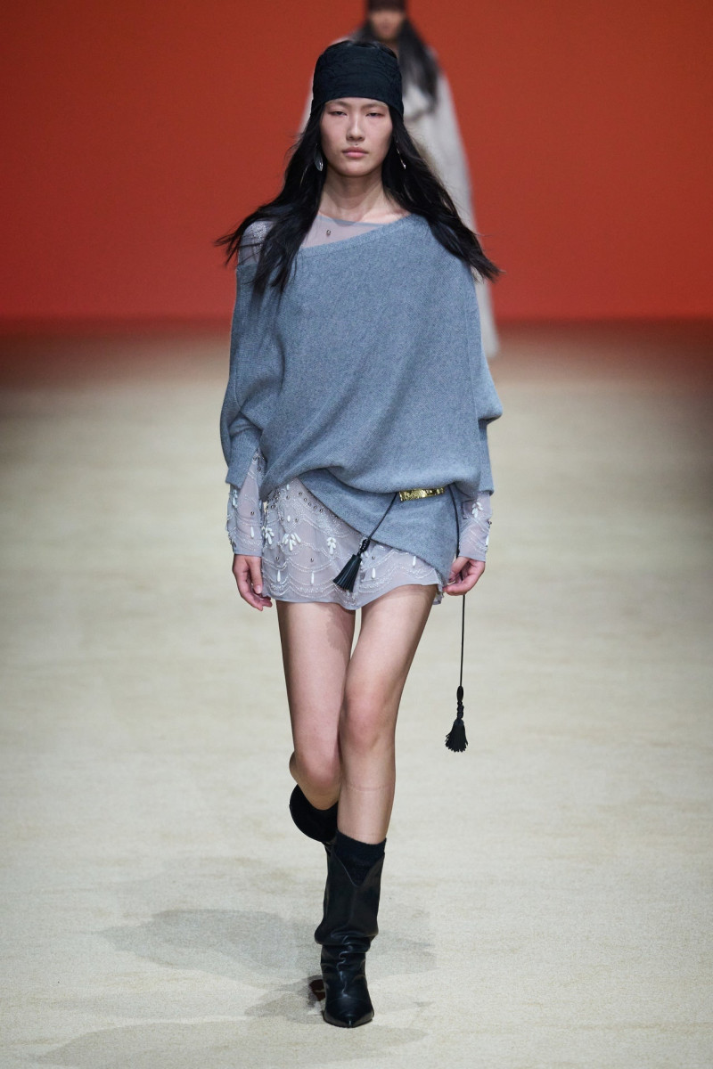 Xu Zhi fashion show for Autumn/Winter 2025