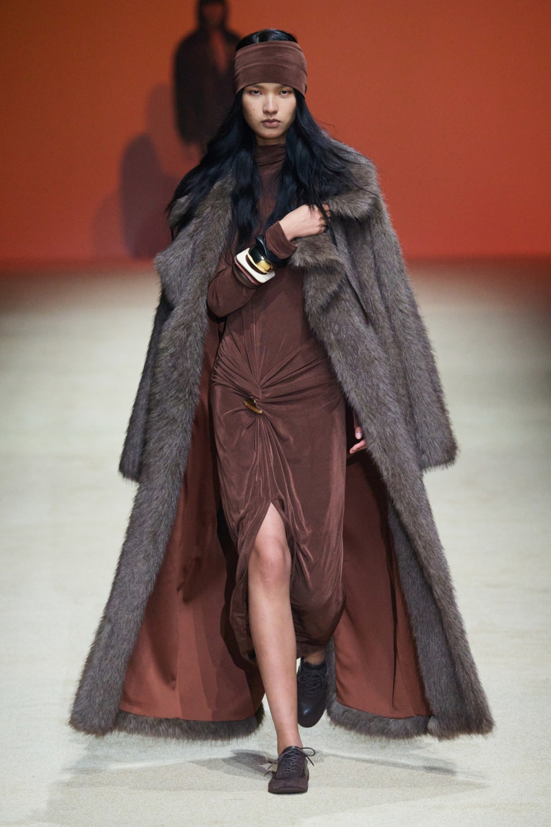 Xu Zhi fashion show for Autumn/Winter 2025