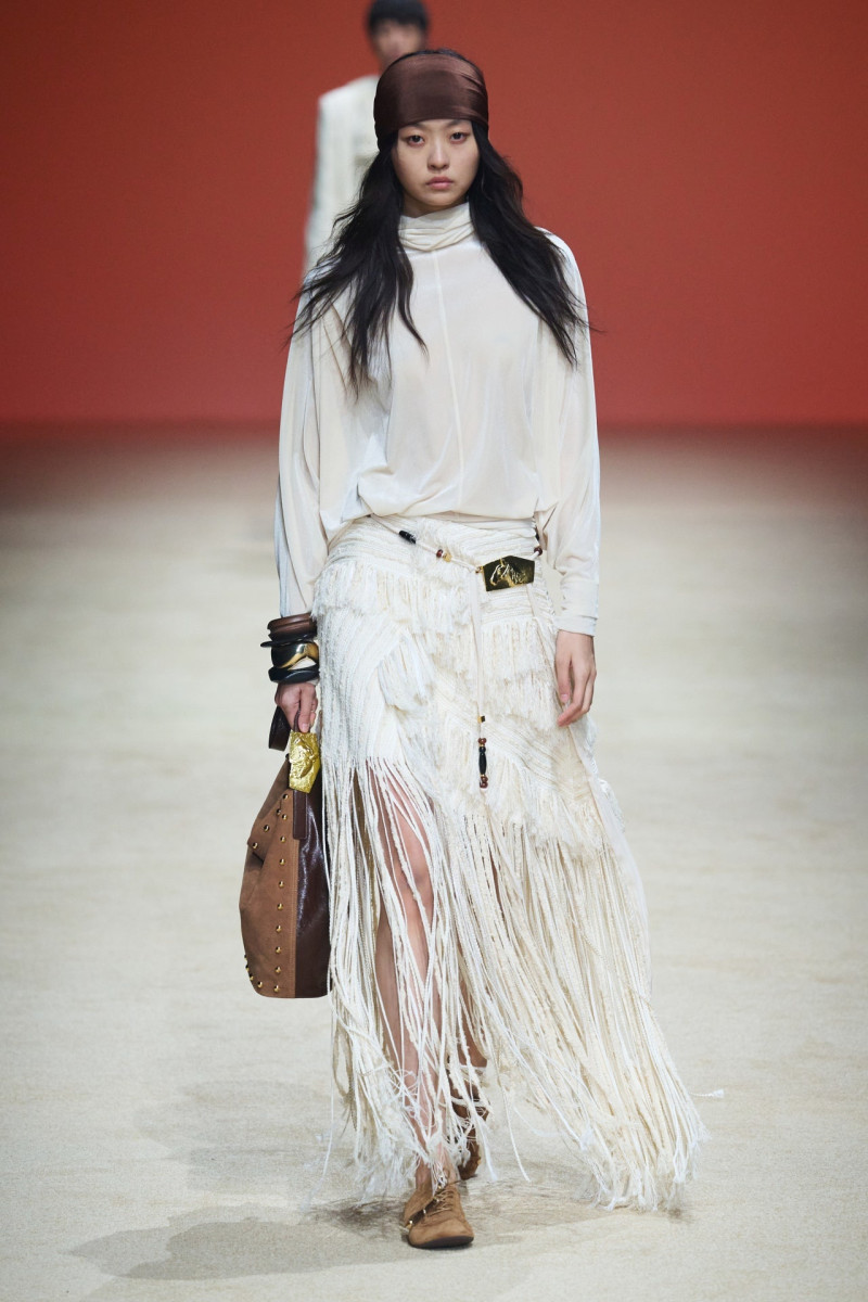Xu Zhi fashion show for Autumn/Winter 2025