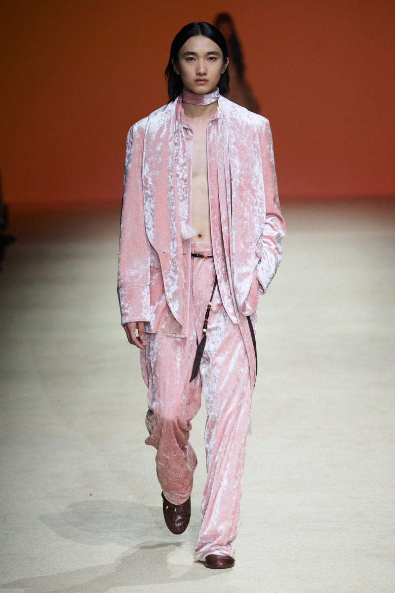Xu Zhi fashion show for Autumn/Winter 2025