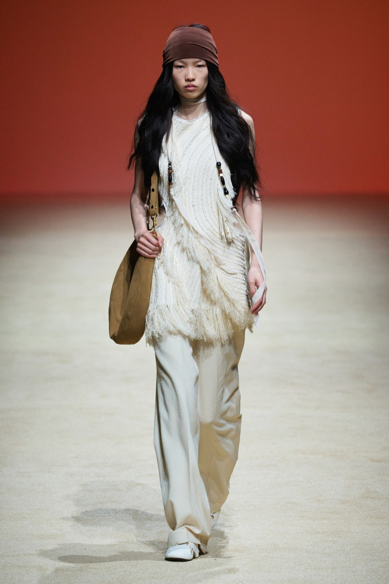 Xu Zhi fashion show for Autumn/Winter 2025