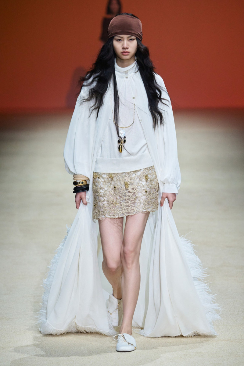 Xu Zhi fashion show for Autumn/Winter 2025