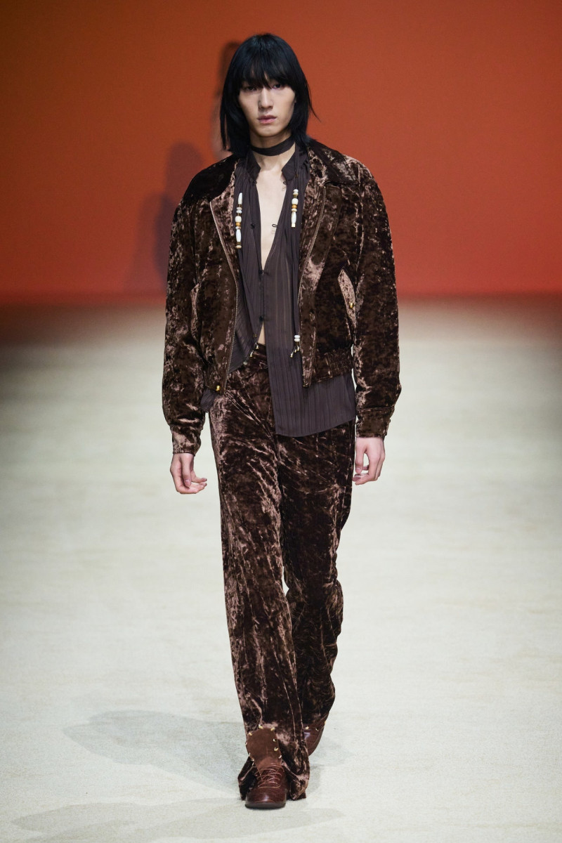 Xu Zhi fashion show for Autumn/Winter 2025