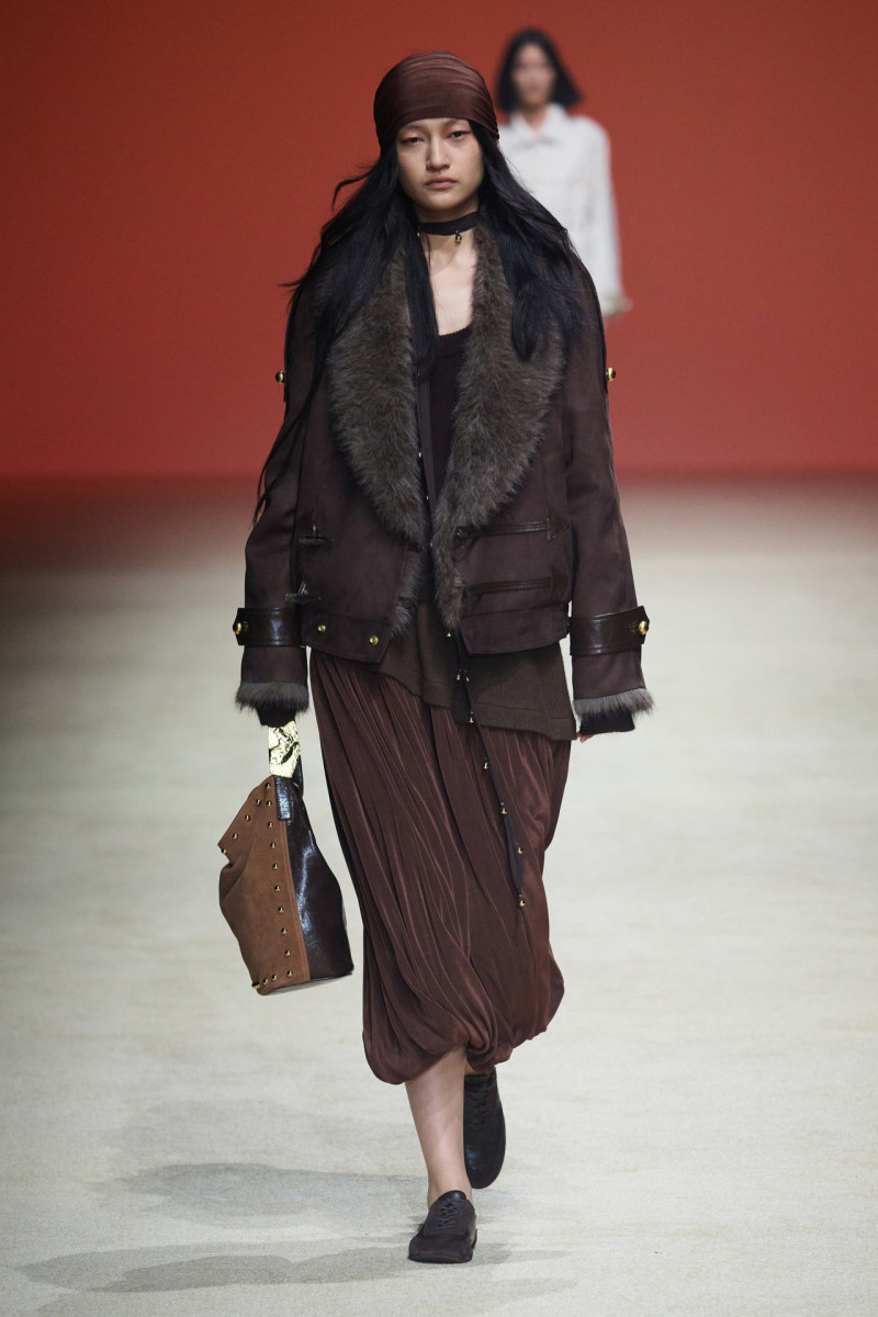 Xu Zhi fashion show for Autumn/Winter 2025