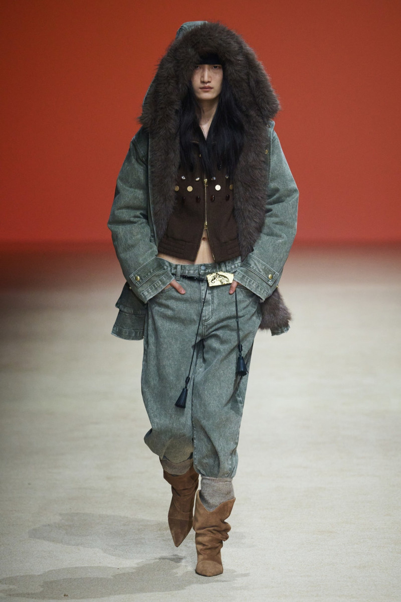 Xu Zhi fashion show for Autumn/Winter 2025