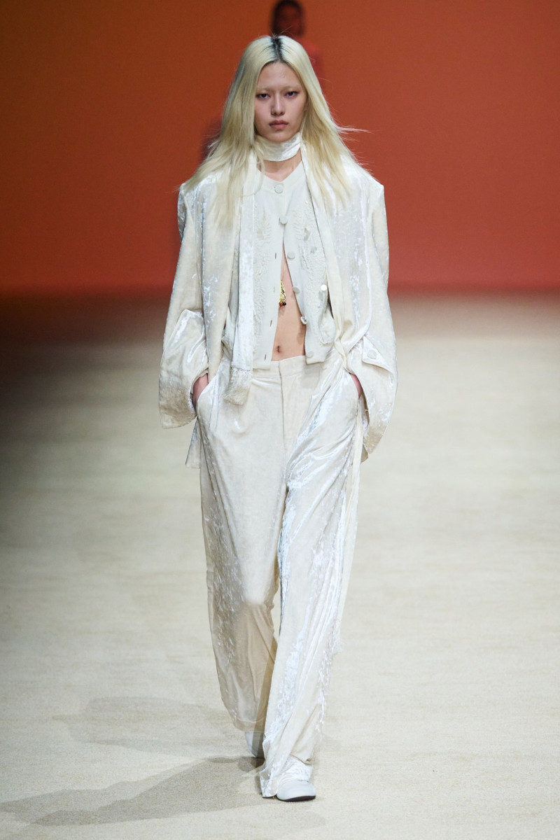 Xu Zhi fashion show for Autumn/Winter 2025
