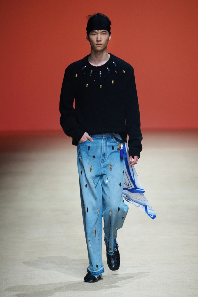 Xu Zhi fashion show for Autumn/Winter 2025