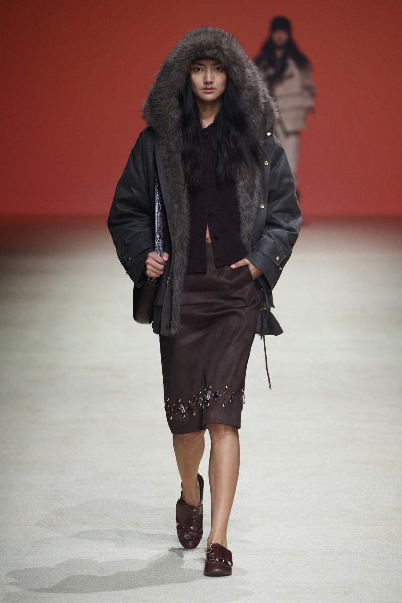 Xu Zhi fashion show for Autumn/Winter 2025