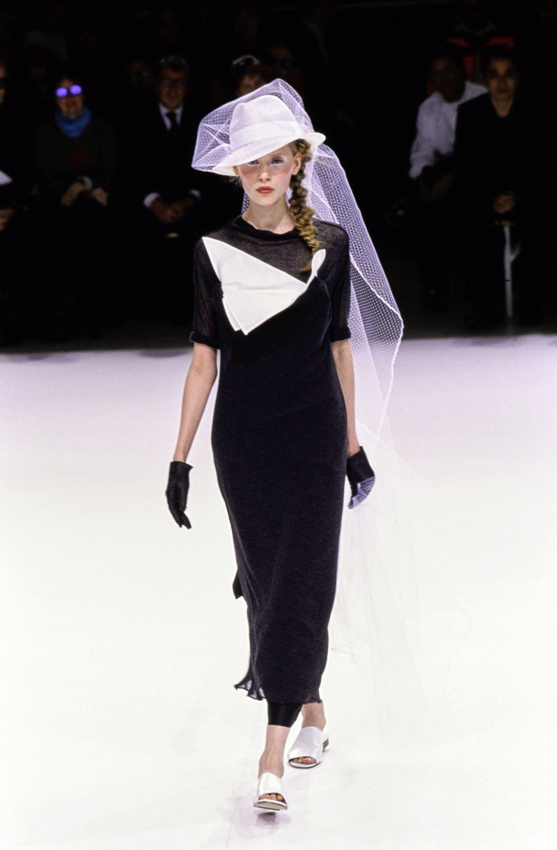 Yohji Yamamoto fashion show for Spring/Summer 1999