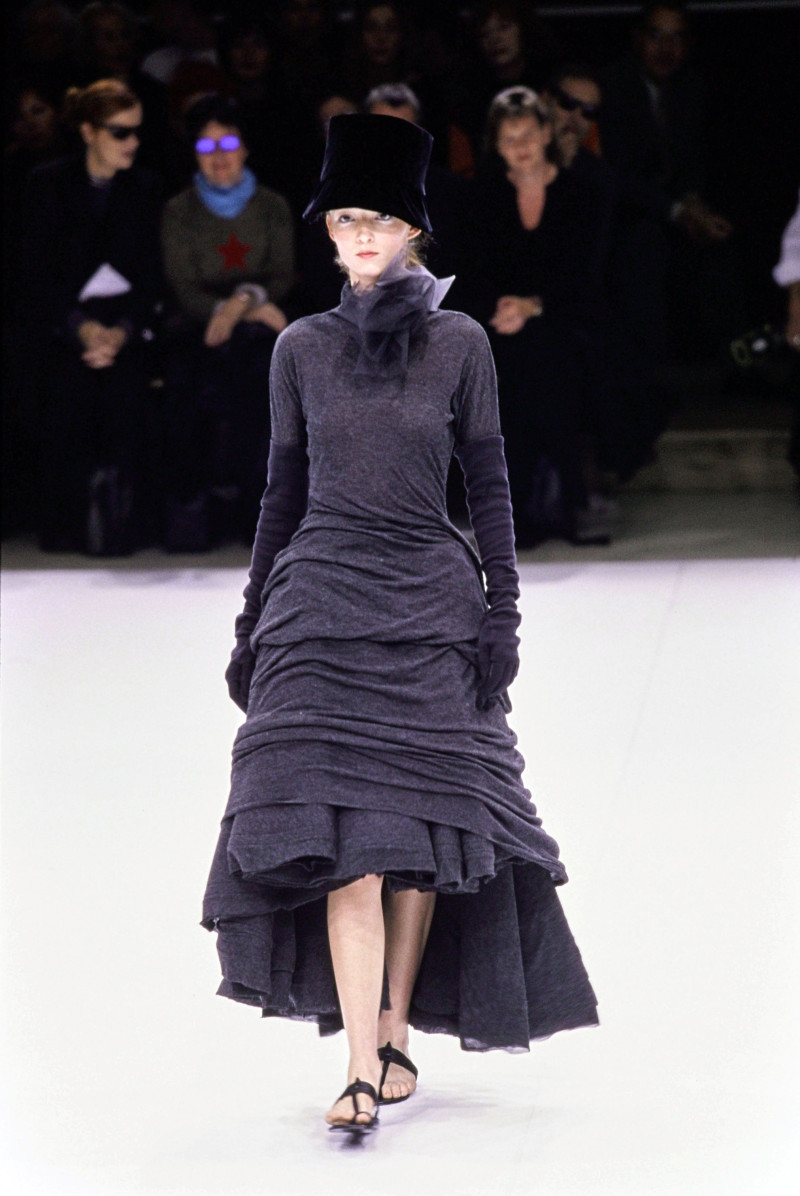 Yohji Yamamoto fashion show for Spring/Summer 1999