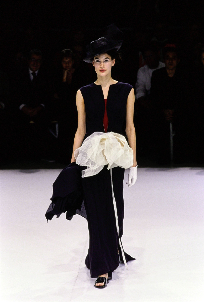 Yohji Yamamoto fashion show for Spring/Summer 1999
