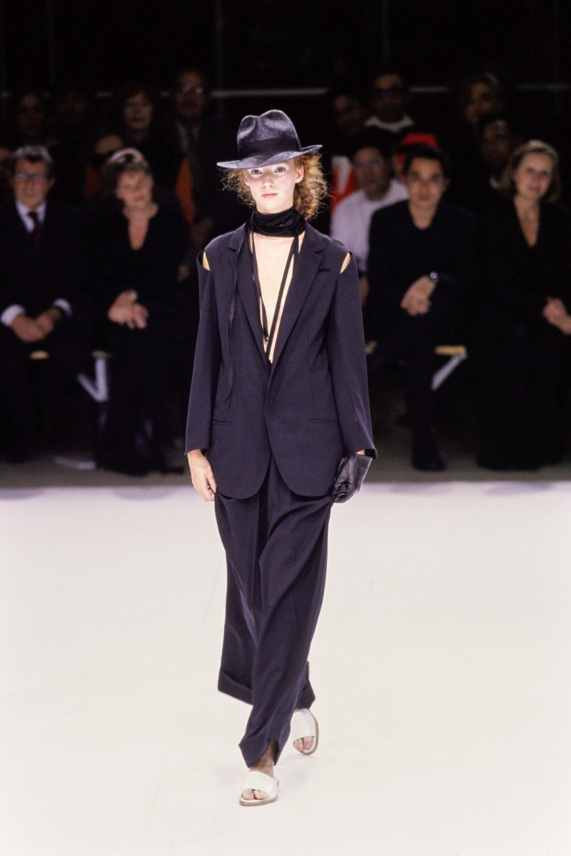 Yohji Yamamoto fashion show for Spring/Summer 1999