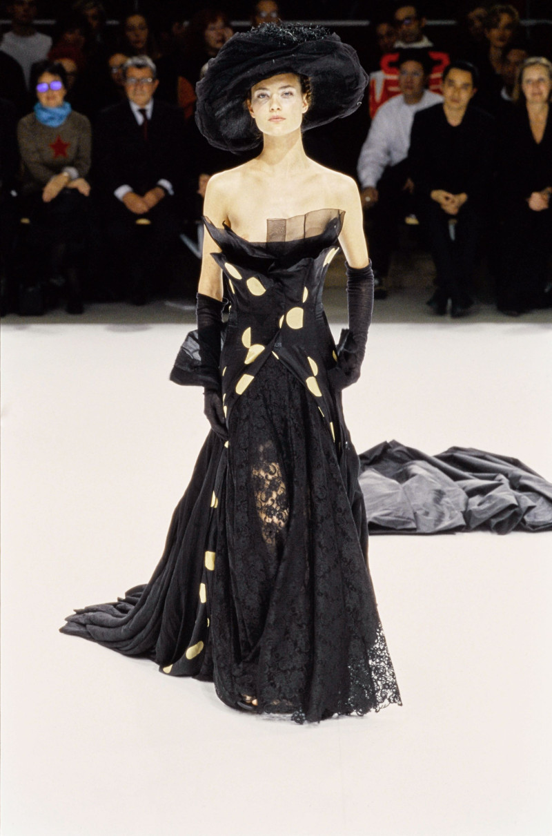Yohji Yamamoto fashion show for Spring/Summer 1999