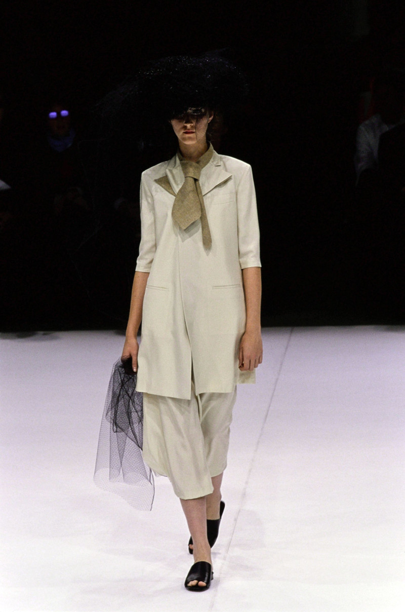 Yohji Yamamoto fashion show for Spring/Summer 1999