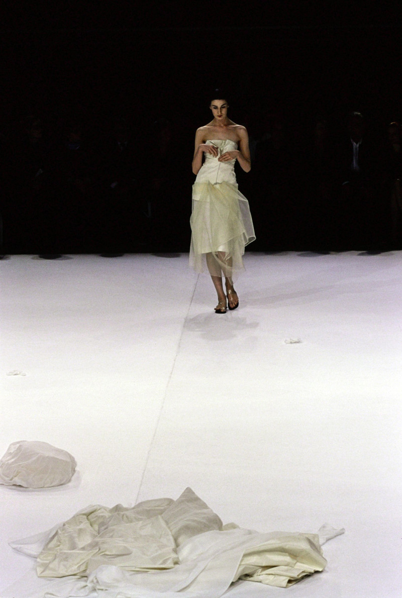 Yohji Yamamoto fashion show for Spring/Summer 1999