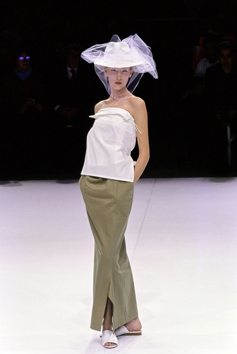 Yohji Yamamoto fashion show for Spring/Summer 1999