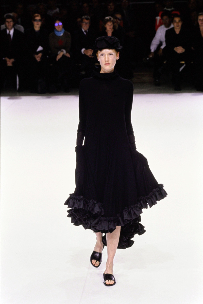 Yohji Yamamoto fashion show for Spring/Summer 1999