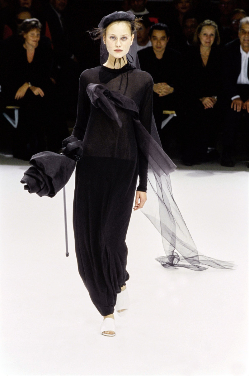 Yohji Yamamoto fashion show for Spring/Summer 1999
