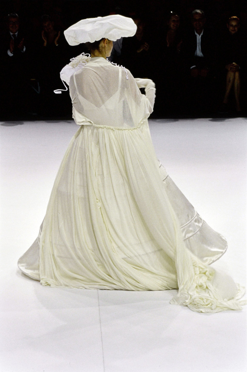 Yohji Yamamoto fashion show for Spring/Summer 1999