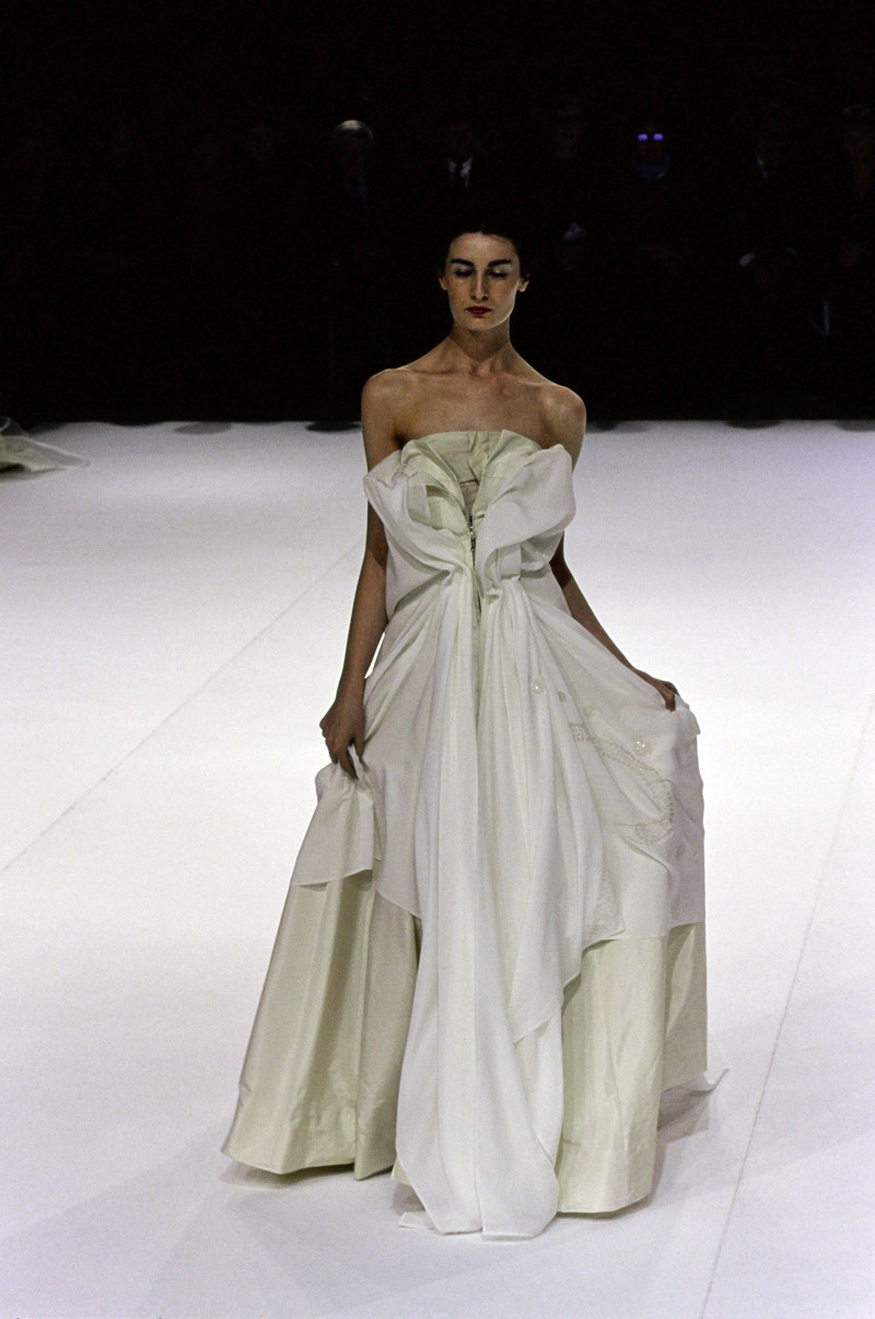 Yohji Yamamoto fashion show for Spring/Summer 1999