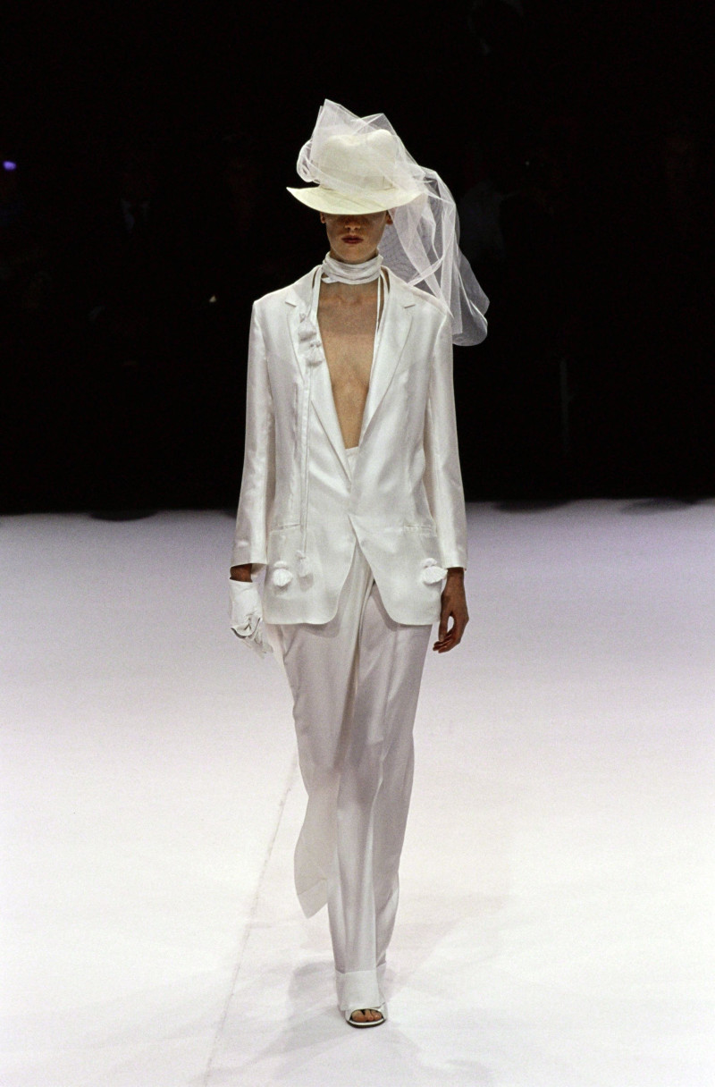 Yohji Yamamoto fashion show for Spring/Summer 1999