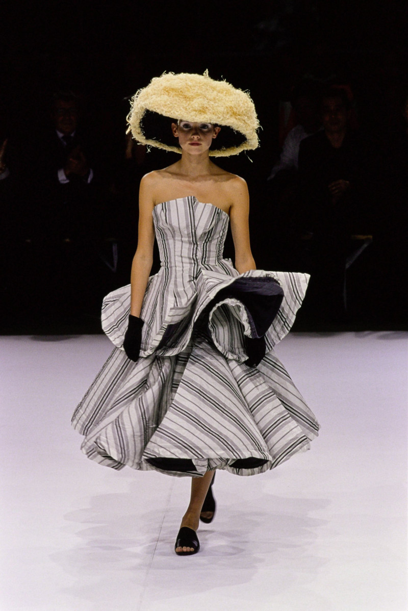Yohji Yamamoto fashion show for Spring/Summer 1999