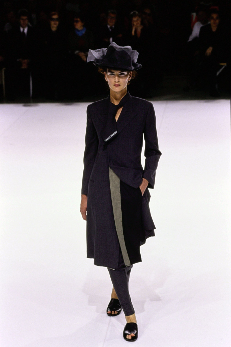 Yohji Yamamoto fashion show for Spring/Summer 1999