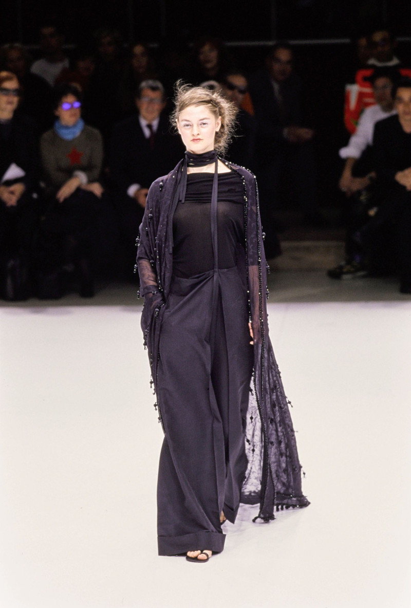 Yohji Yamamoto fashion show for Spring/Summer 1999