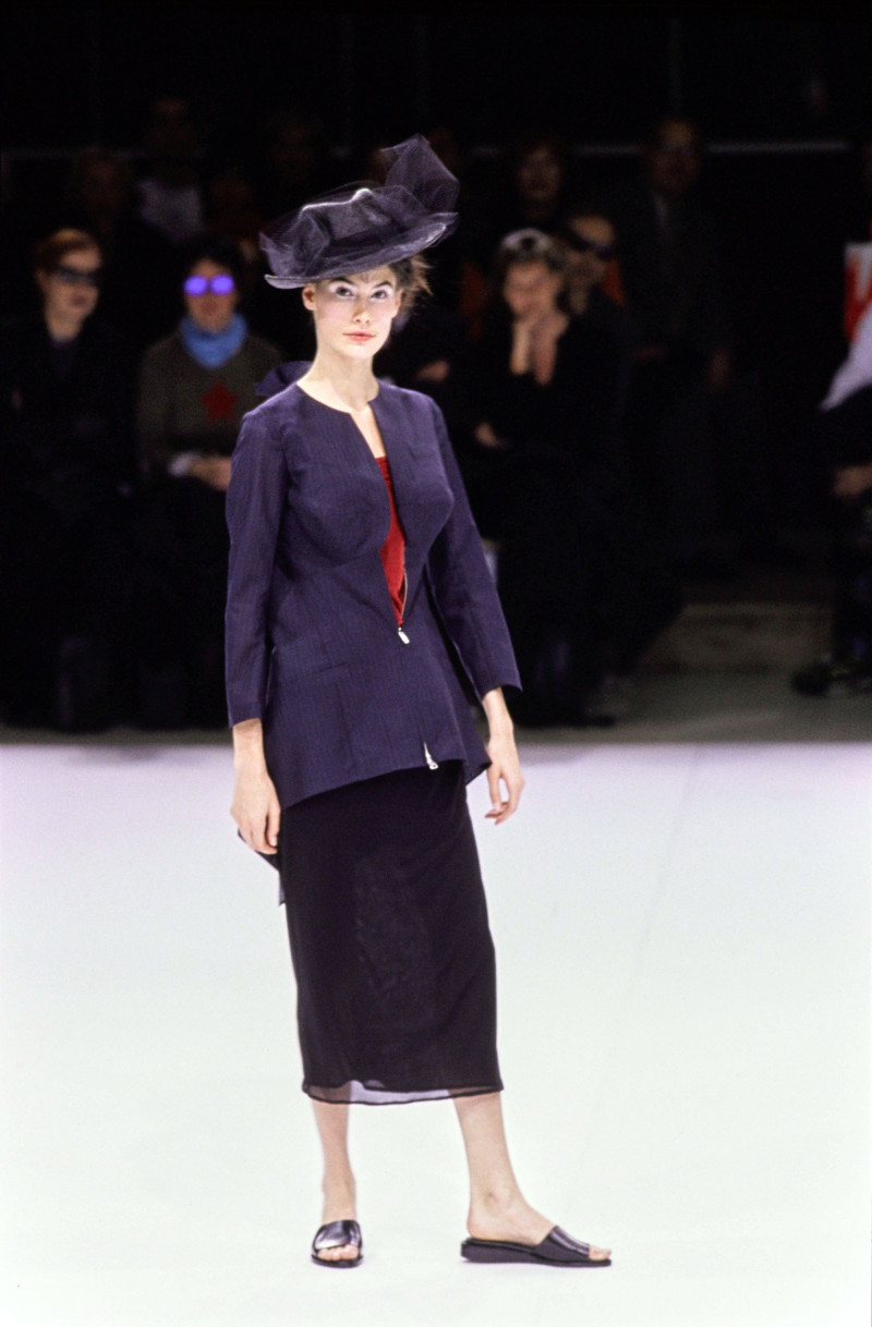 Yohji Yamamoto fashion show for Spring/Summer 1999