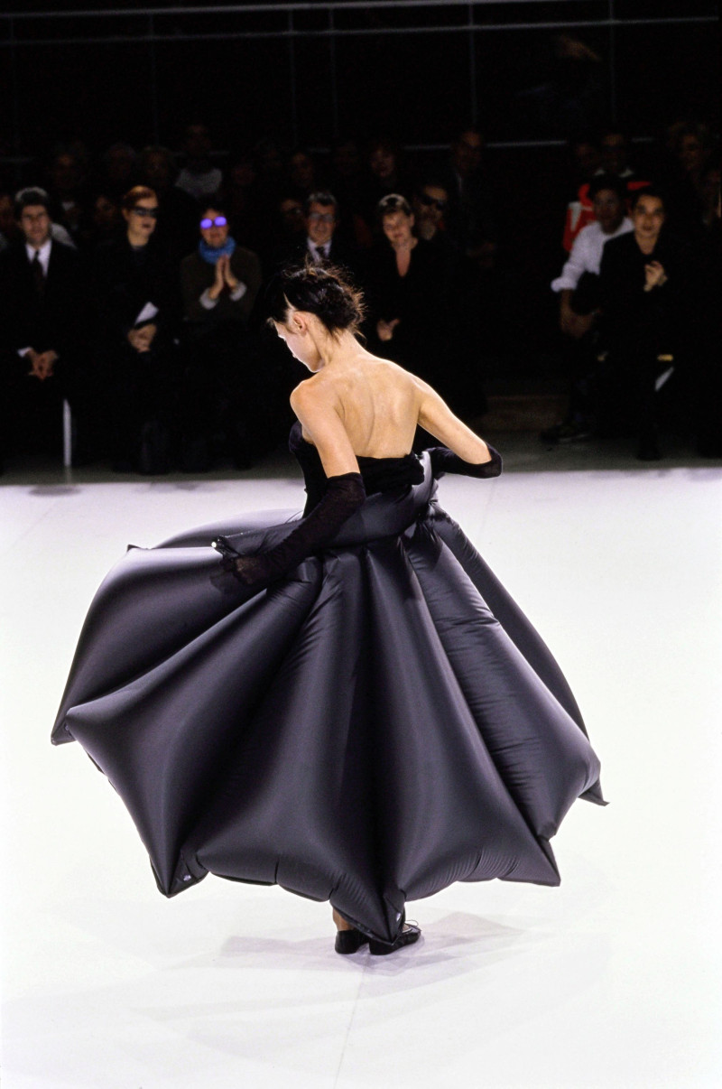 Yohji Yamamoto fashion show for Spring/Summer 1999