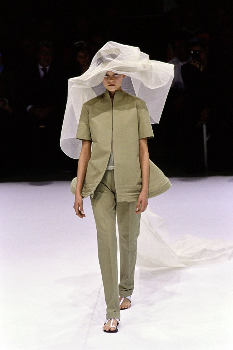 Yohji Yamamoto fashion show for Spring/Summer 1999