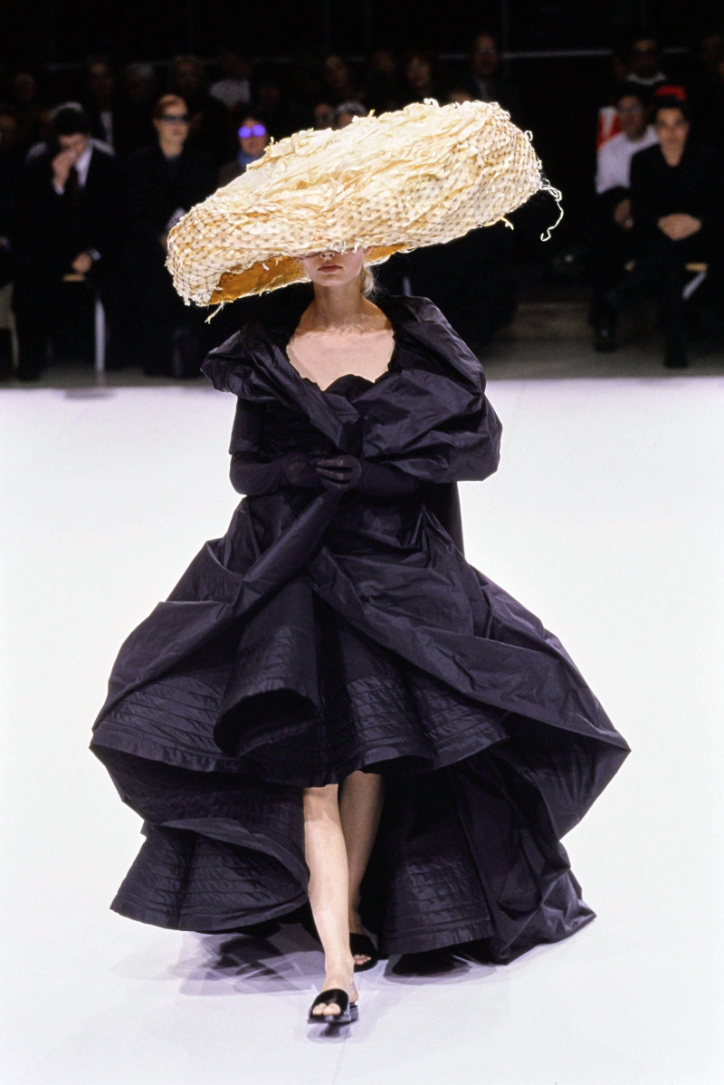 Yohji Yamamoto fashion show for Spring/Summer 1999